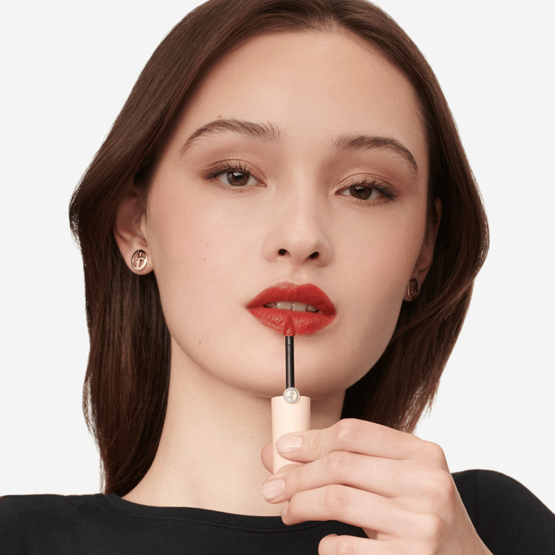 Giorgio Armani Lip Maestro Satin có khả năng che phủ tốt mang lại đôi môi hoàn hảo và quyến rũ.